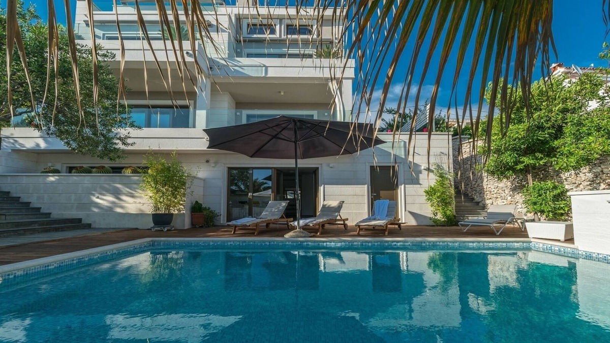 Seget Vranjica Villa | Luxury beachside villa Marija with pool - Eos Croatia