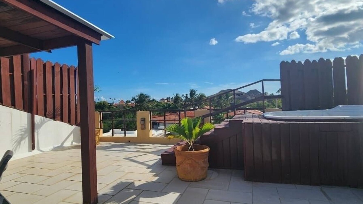 Dominicus Apartment | Luxury Beachside Apartment with Rooftop Terrace & Private Jacuzzi – Sleeps 6