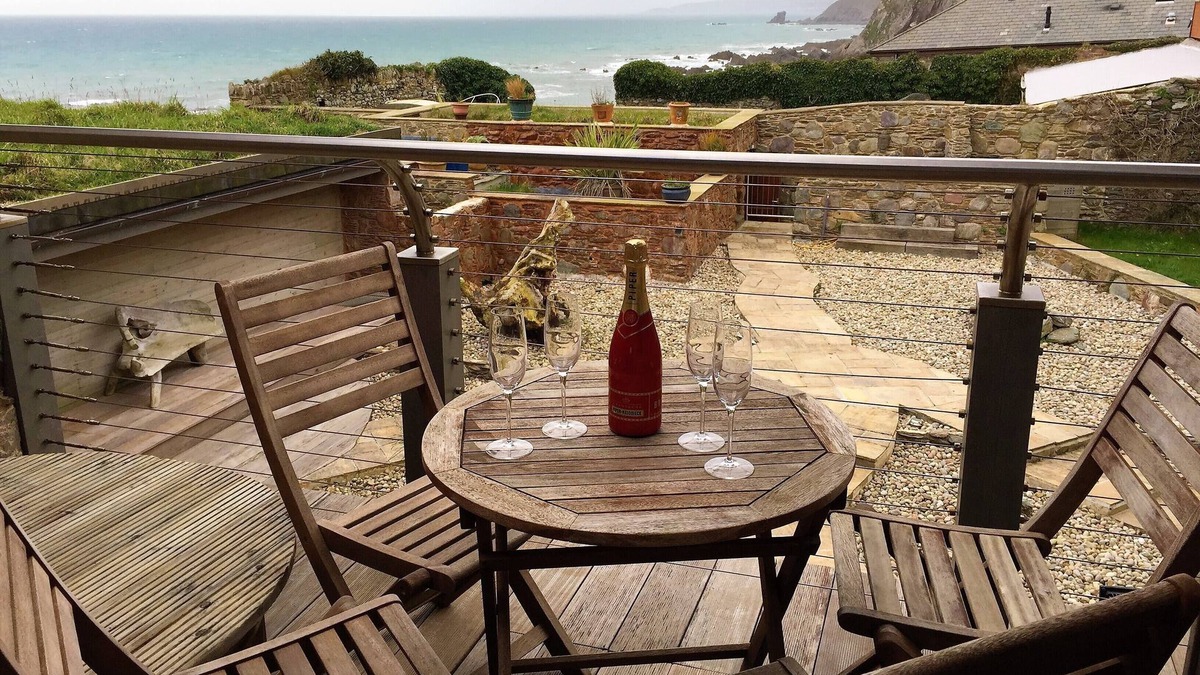 Portwrinkle Cottage | Luxury Beachside Cottage - Unspoilt Cornish Village - Child/Dog Friendly