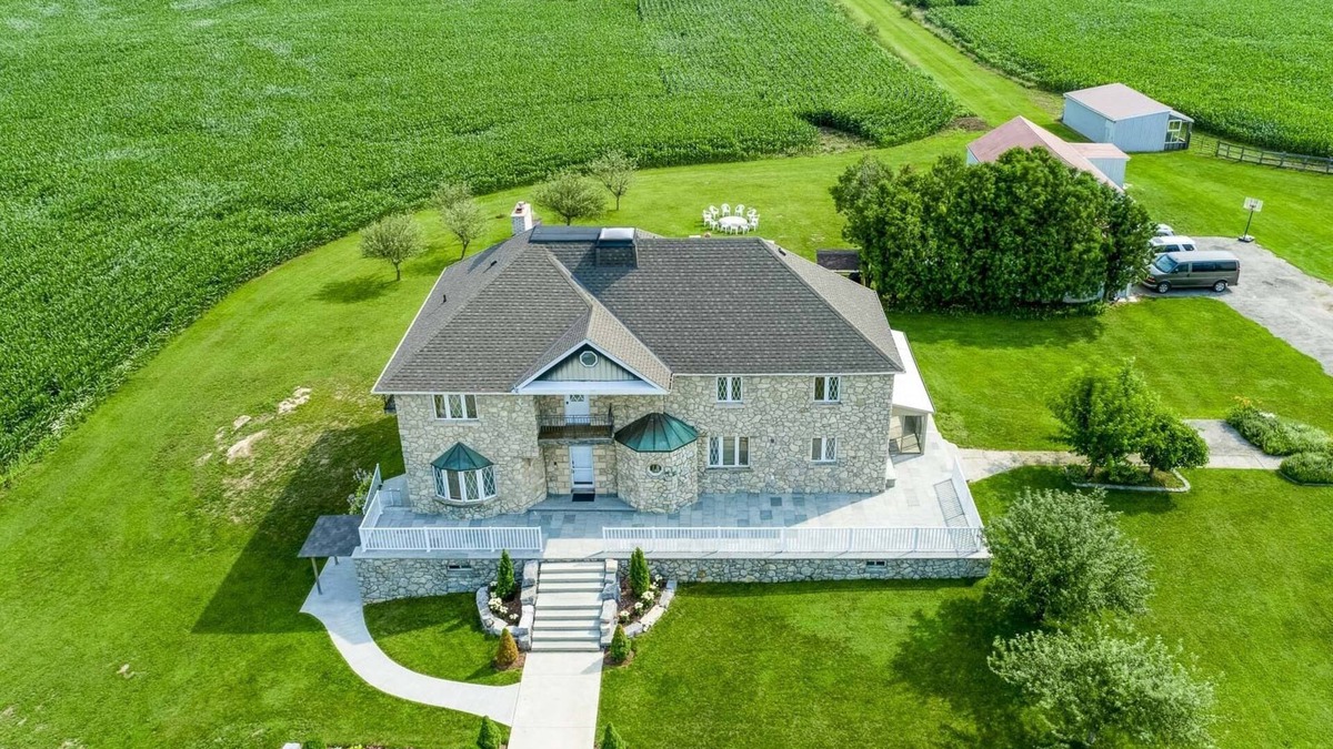 Halton Hills House | Luxury/Beautiful house in 100 acre (beautifully kept and maintained)
