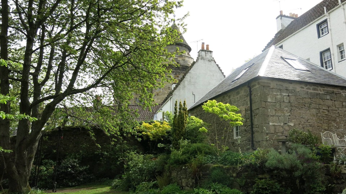 Falkland Cottage | Luxury Bed and Breakfast cottage set within the gardens of Maspie House.