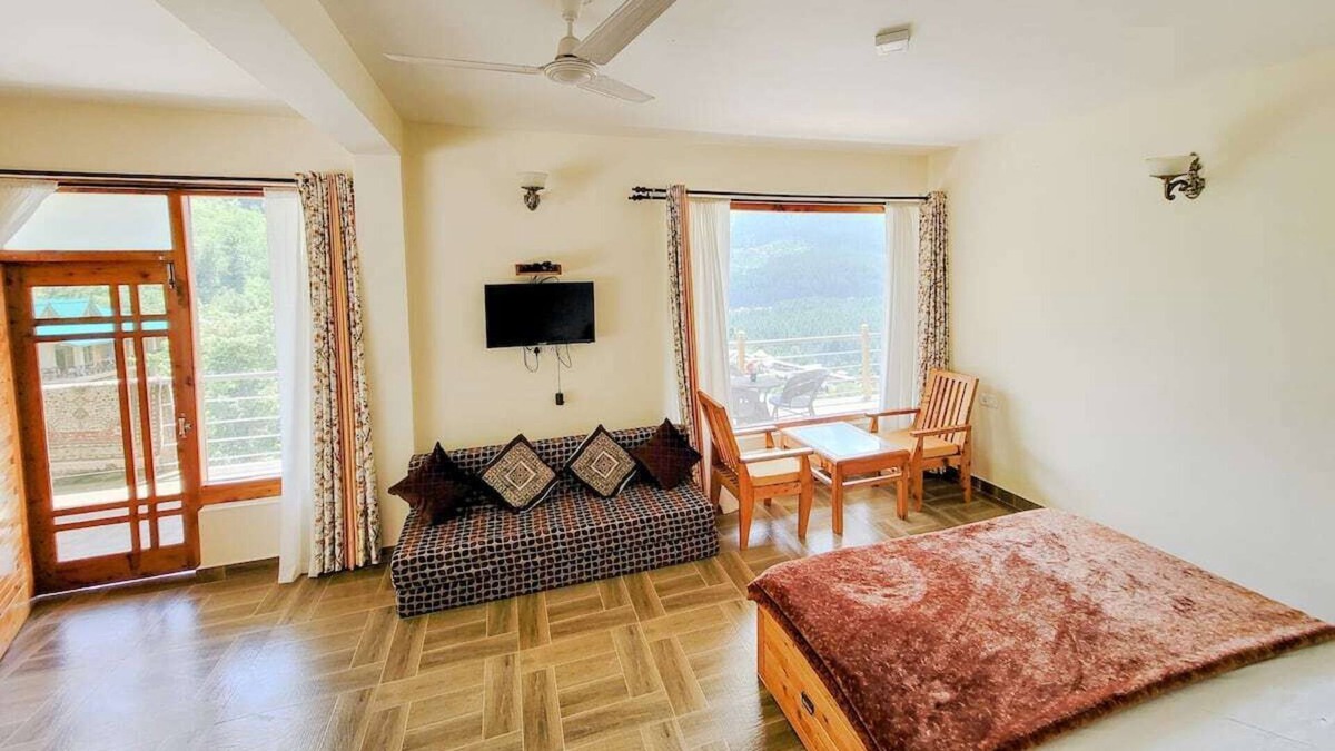 Vashist Cottage | Luxury Bedroom Mountain View, Olive Manali Cottage