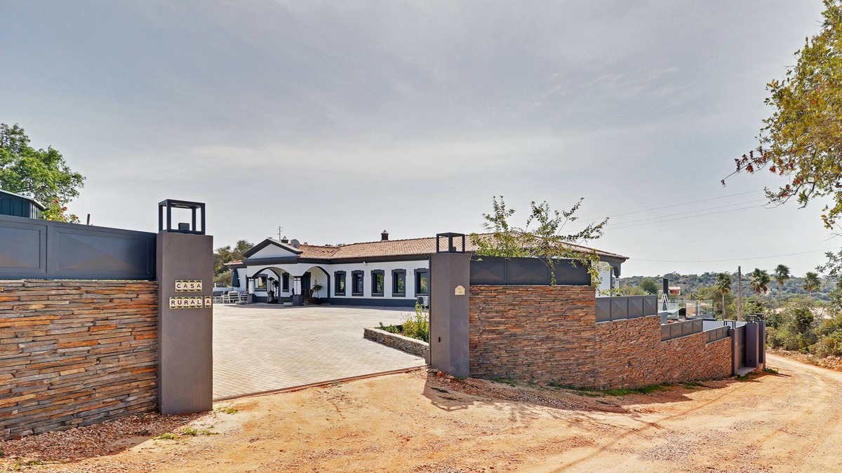 Tunes Villa | Luxury Big Pool Villa with Farm & Zoo