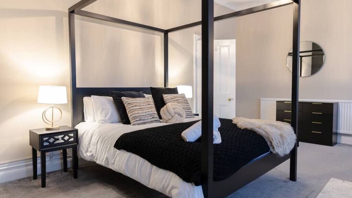 Penylan House | Luxury Boutique 5 bedroom House in Cardiff