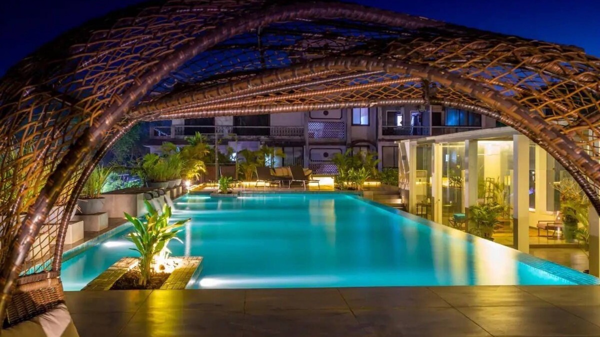 Nerul Condo | Luxury Boutique Picturesque 2BHK by Da Alohas