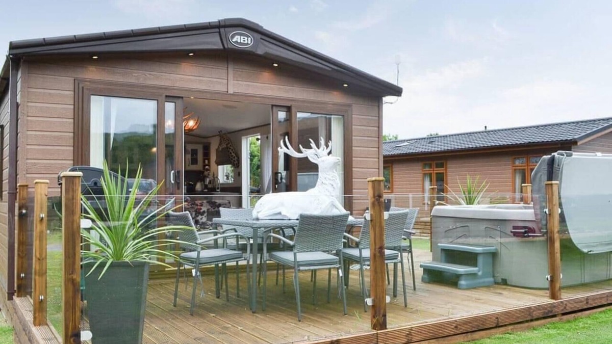Sewerby Cabin | Luxury boutique style lodge with hot tub