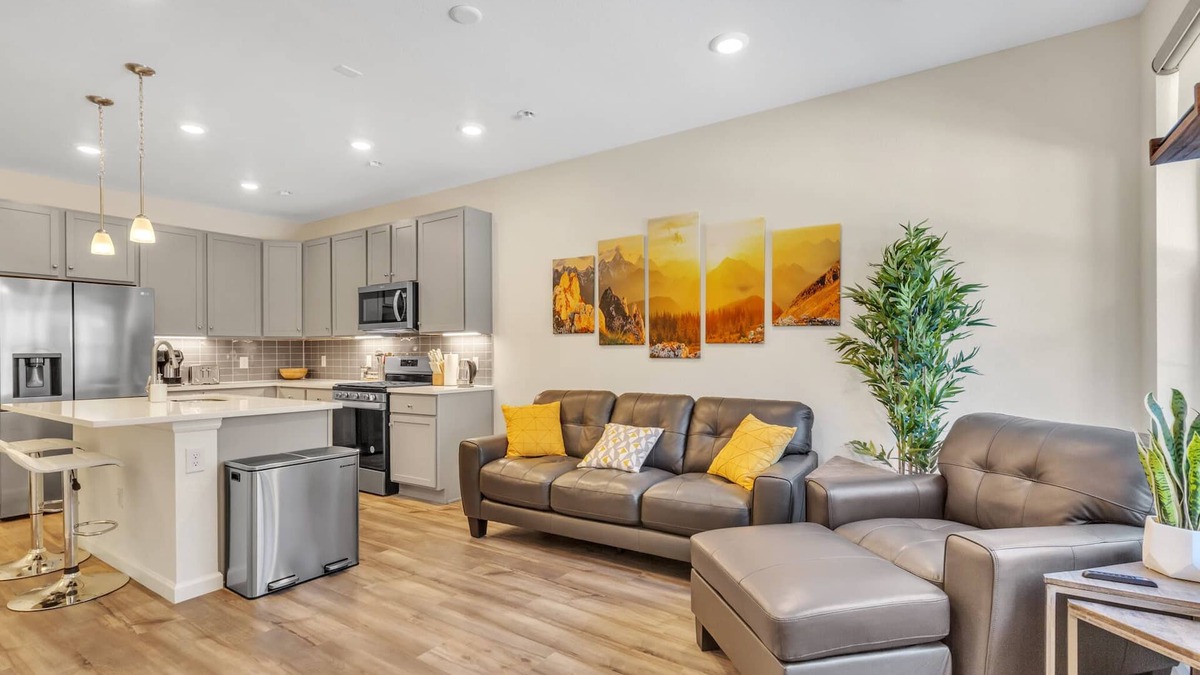 Westridge House | Luxury Brand New Townhouse, family and pet friendly