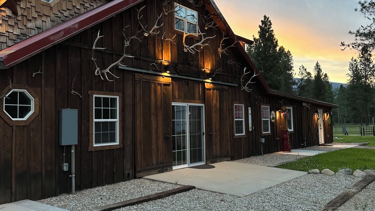Darby House | Luxury bunkhouse home along the West Fork River