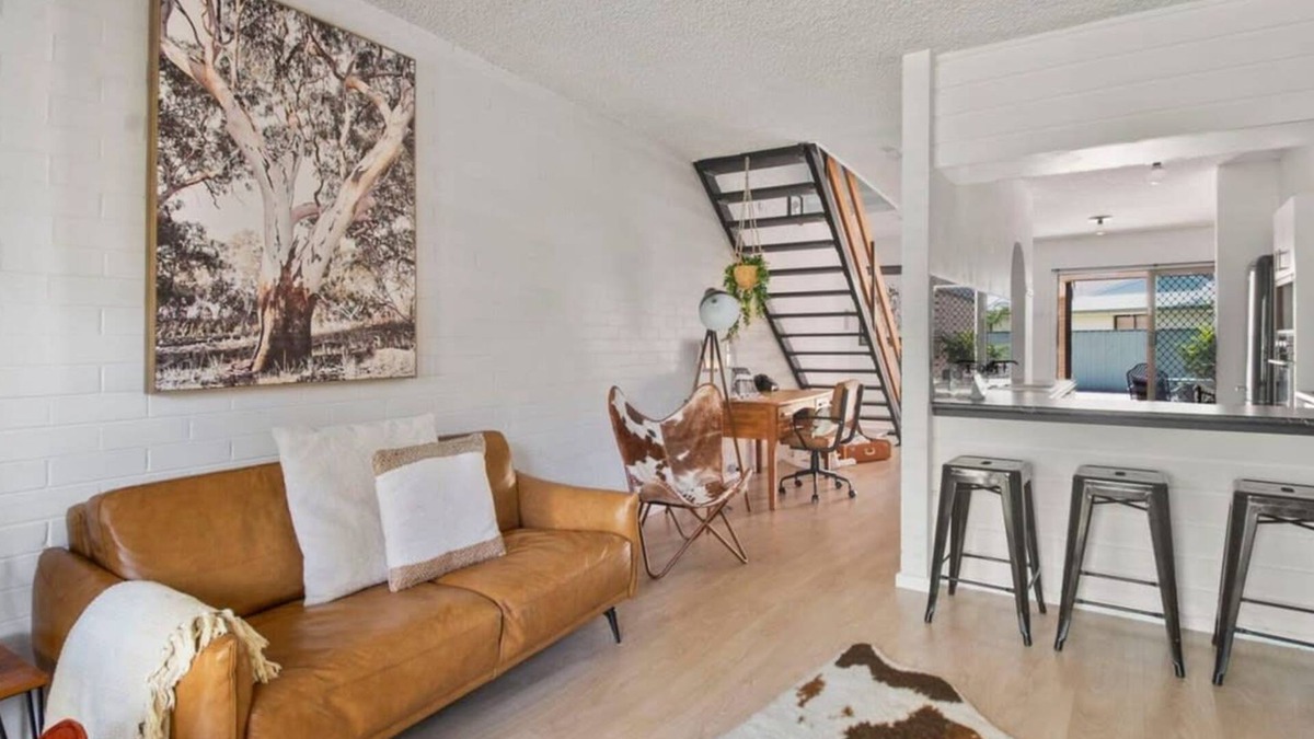 Wagga Wagga Apartment | Luxury by the Lagoon - Water Views, 3 Mins to CBD