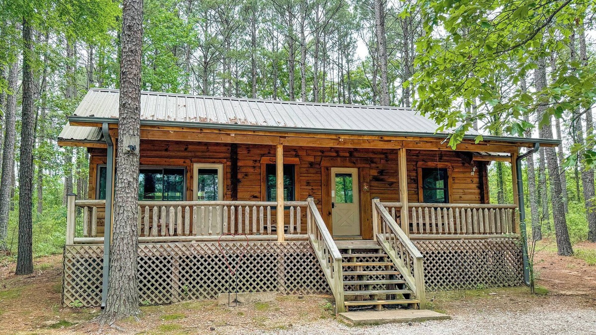 Bismarck Cabin | Luxury cabin getaway on a 40 acre retreat