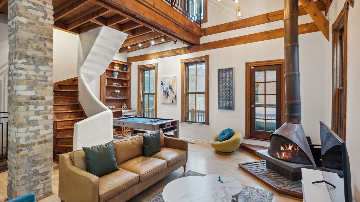 Lake View East Apartment | Luxury Cabin in Lakeview