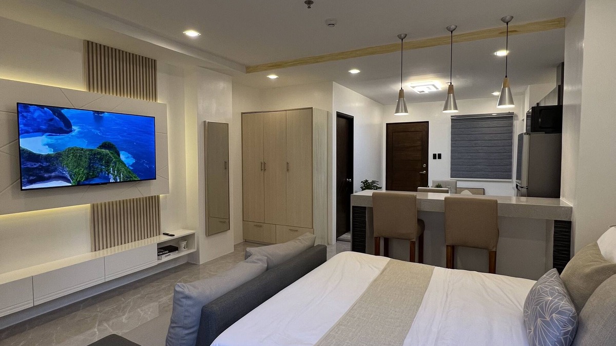Balibago Condo | Luxury Cabin Near Field Avenue