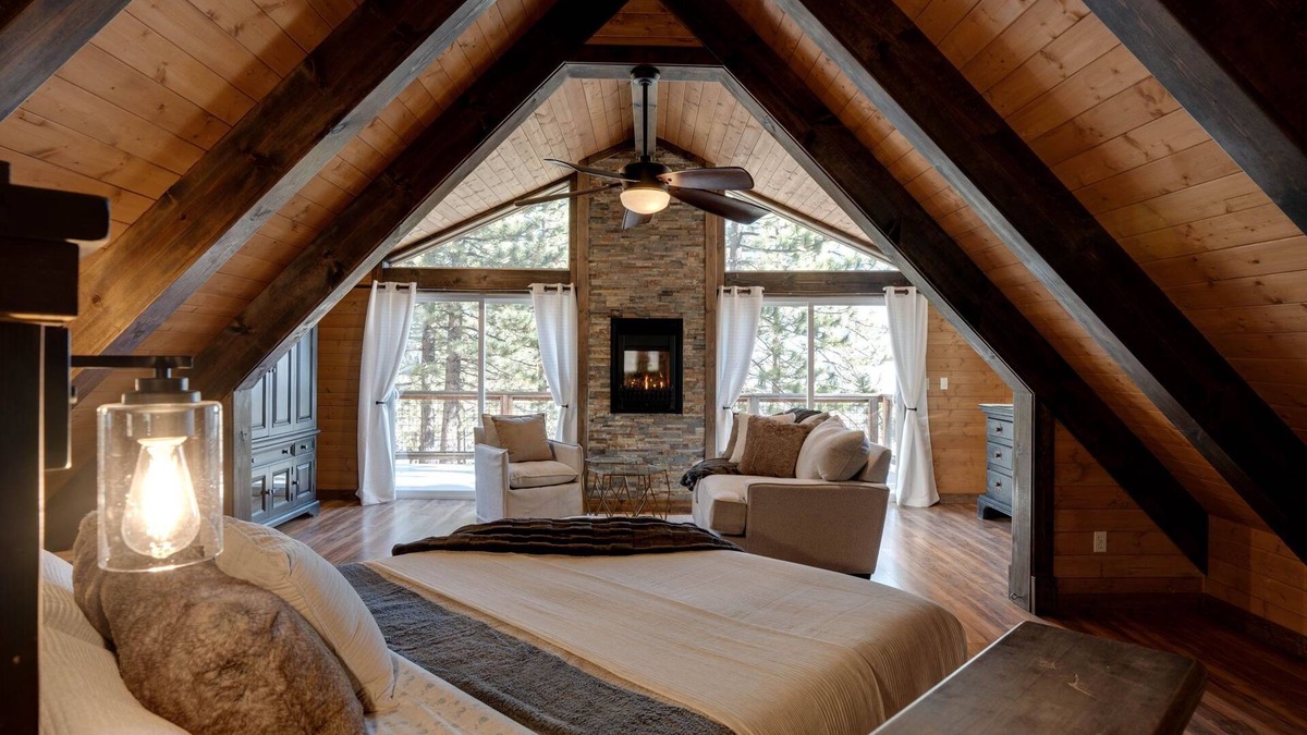 Tahoe Village Cabin | Luxury Cabin - Walk to Stagecoach Lift - Hot Tub - Mountain Views - Dogs Allowed