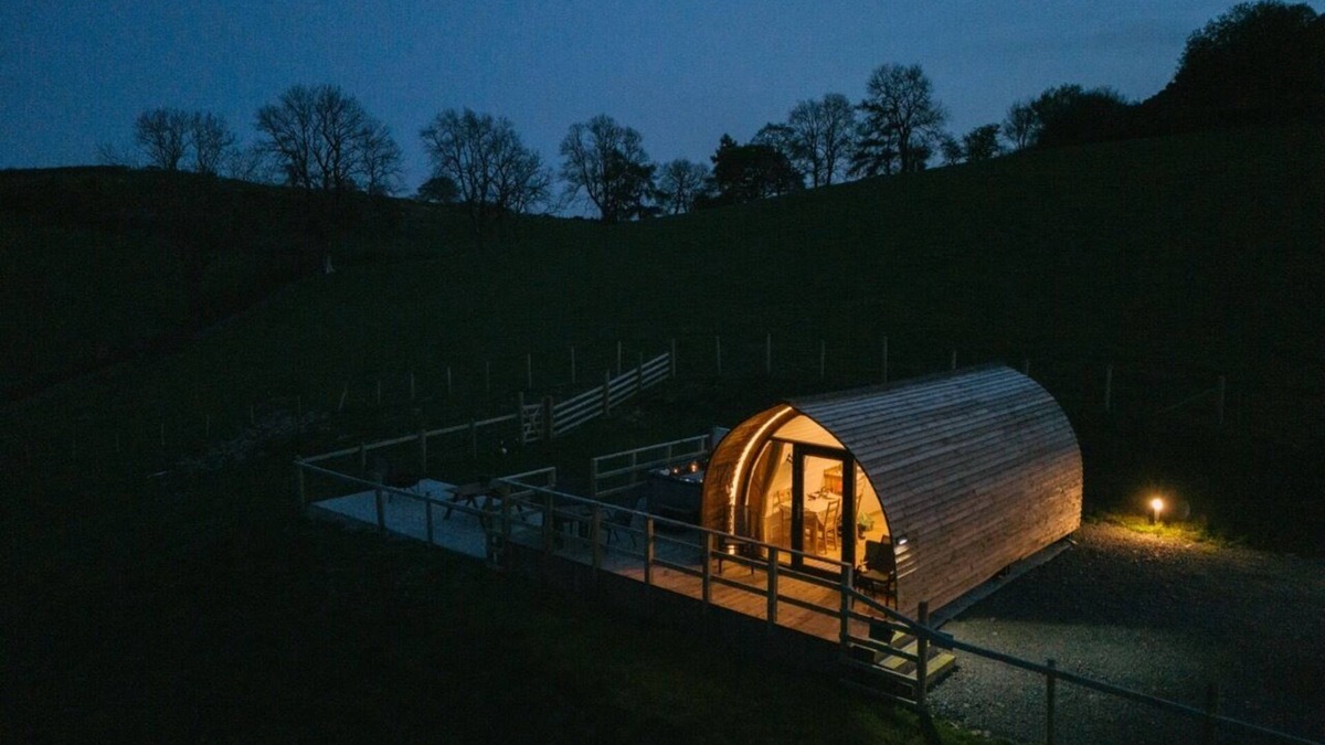 Tirabad Cabin | Luxury Cabin with Hot Tub in the Welsh Countryside
