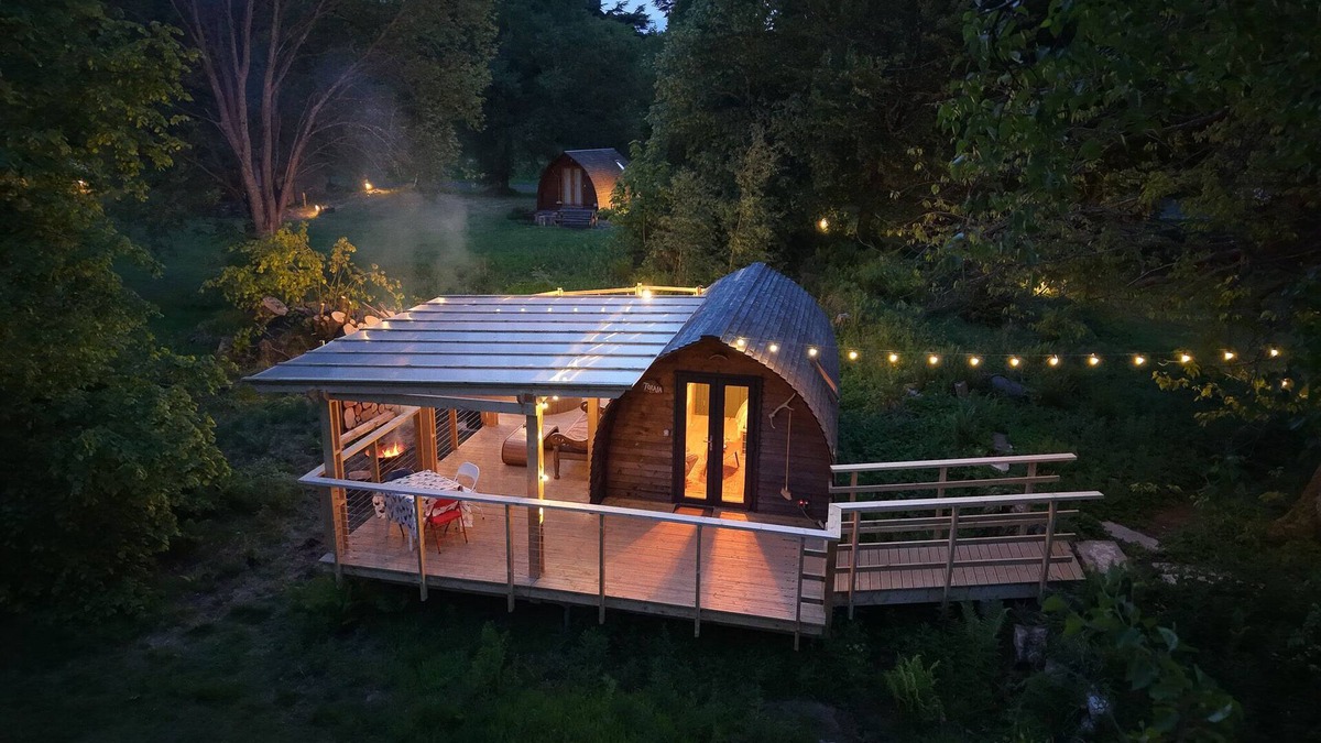 Leven Cabin | Luxury Cabin With Hot Tub & Pergola