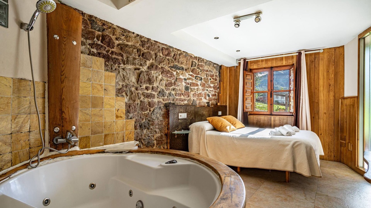 Precendi House | Luxury Cabin with Jacuzzi by the Sella River and Picos de Europa