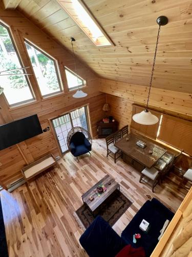 Wallenpaupauk Lake Estates Ski Chalet | Luxury Cabin with Outdoor HotTub-NEW Construction