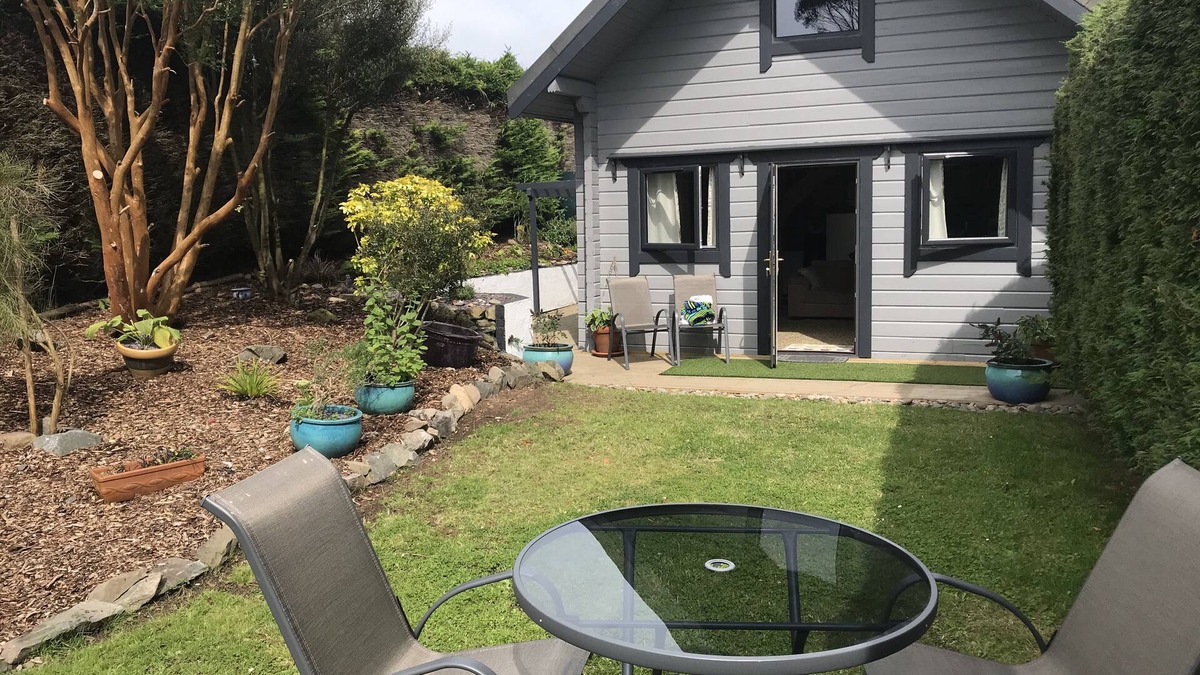 Killinchy Cabin | Luxury Cabin with private use of outdoor Hot-tub and views of Strangford Lough