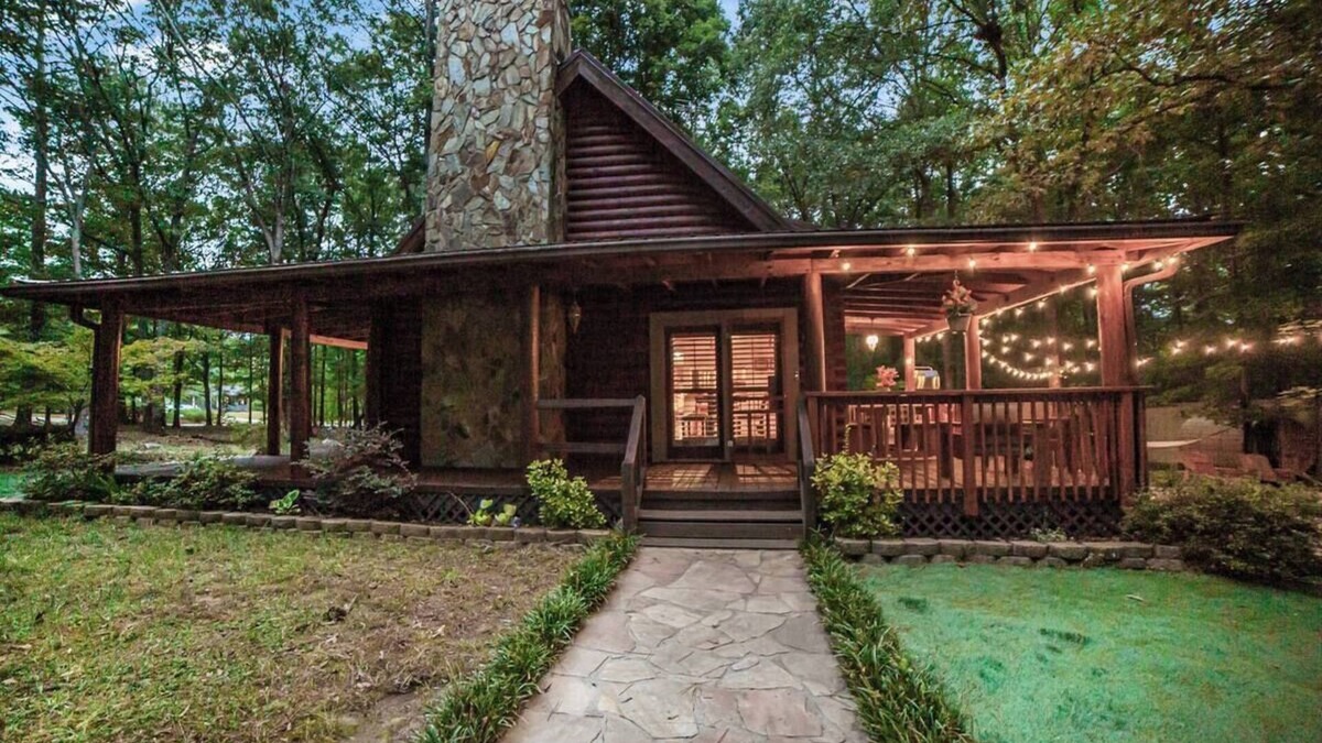 McDonough Cabin | Luxury Cabin With Sauna and Hot Tub