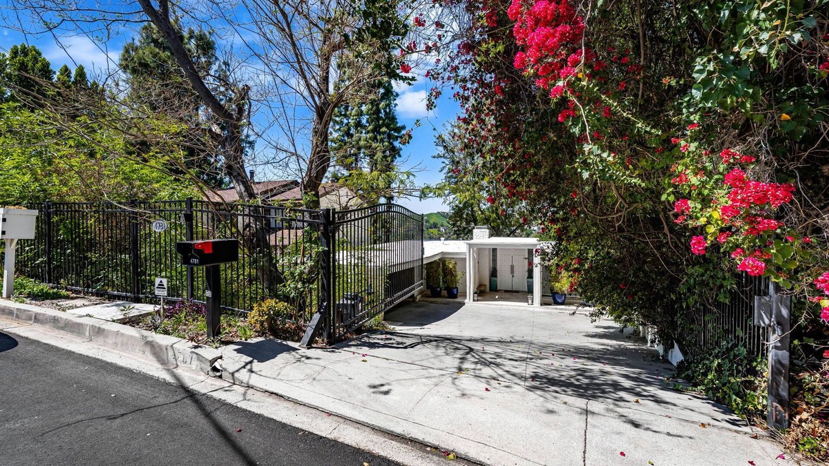 Woodland Hills House | Luxury Canyon Retreat w/Sauna, Gym, & Stunning 180° Views Near Topanga
