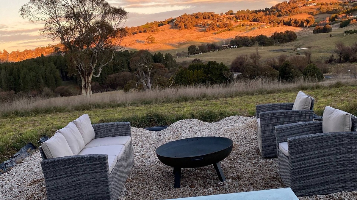 Oberon House | Luxury Caravan, Complimentary welcome cheese platter & a bottle of wine.