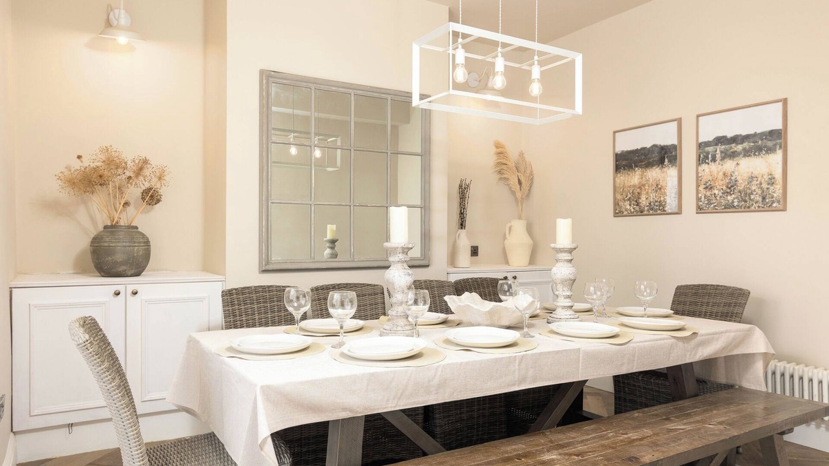 Grangetown House | Luxury Cardiff Townhouse, 5 bedrooms, sleeps up to 12 guests