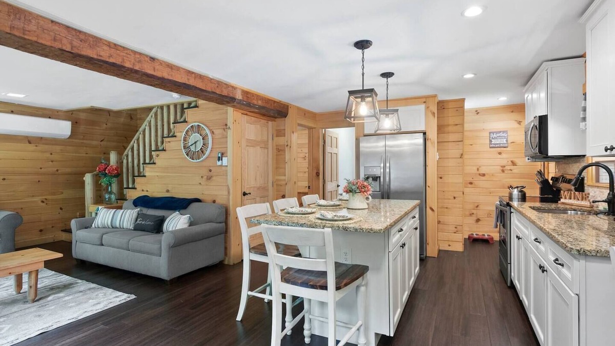 West Oneonta Cabin | Luxury Catskills Log Cabin Lakeside Hot Tub, Boats