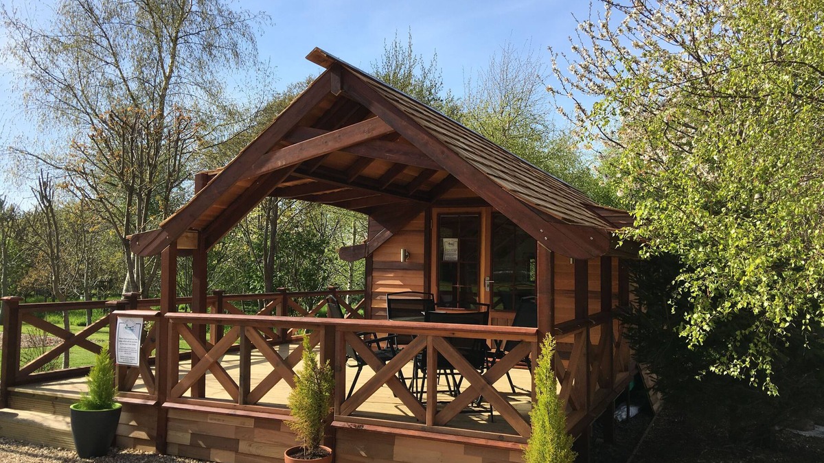 Bishop Sutton Cabin | Luxury Cedar Lodge Nr Bath & Bristol