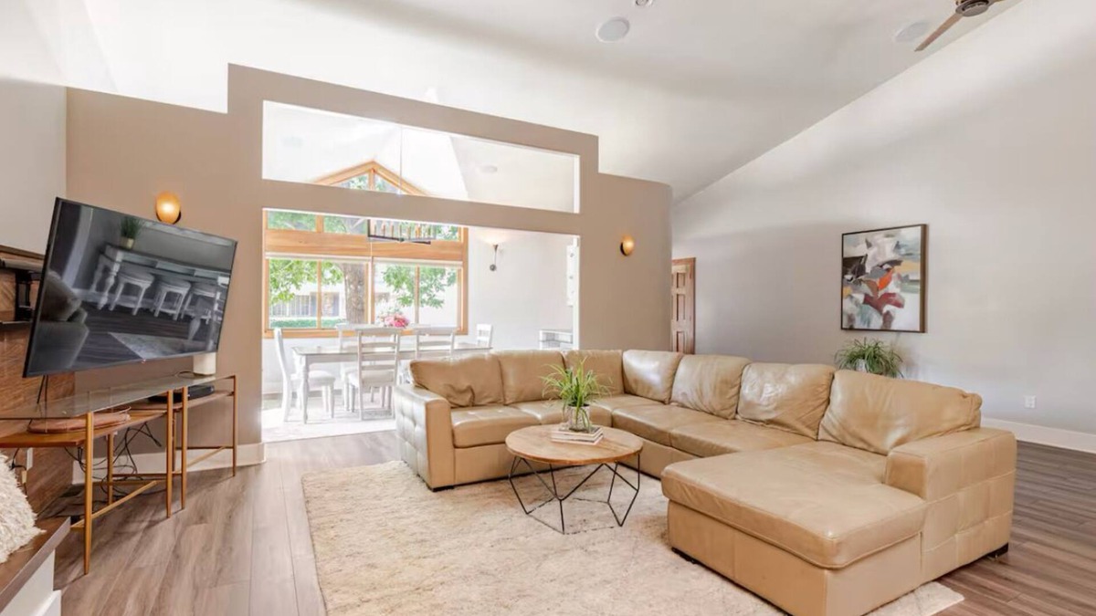 Greenwood Village House | Luxury Centennial Retreat – Rooftop Hot Tub, Spa Amenities, Movie Room & Gym
