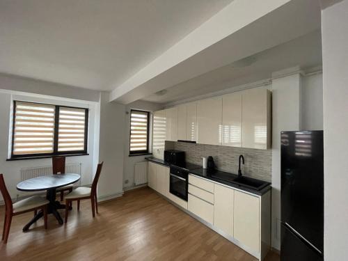 Bacau Apartment | Luxury Central Apartments - Grey