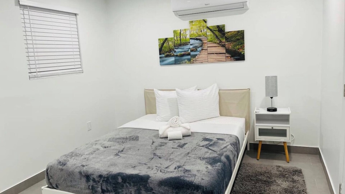 Conway Apartment | Luxury! Centrally Located 1 Bedroom Apart Orlando.