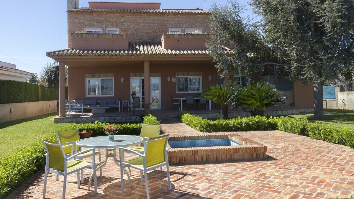 L'Eliana Ski Chalet | Luxury Chalet - Private Pool & Parking - Solarium