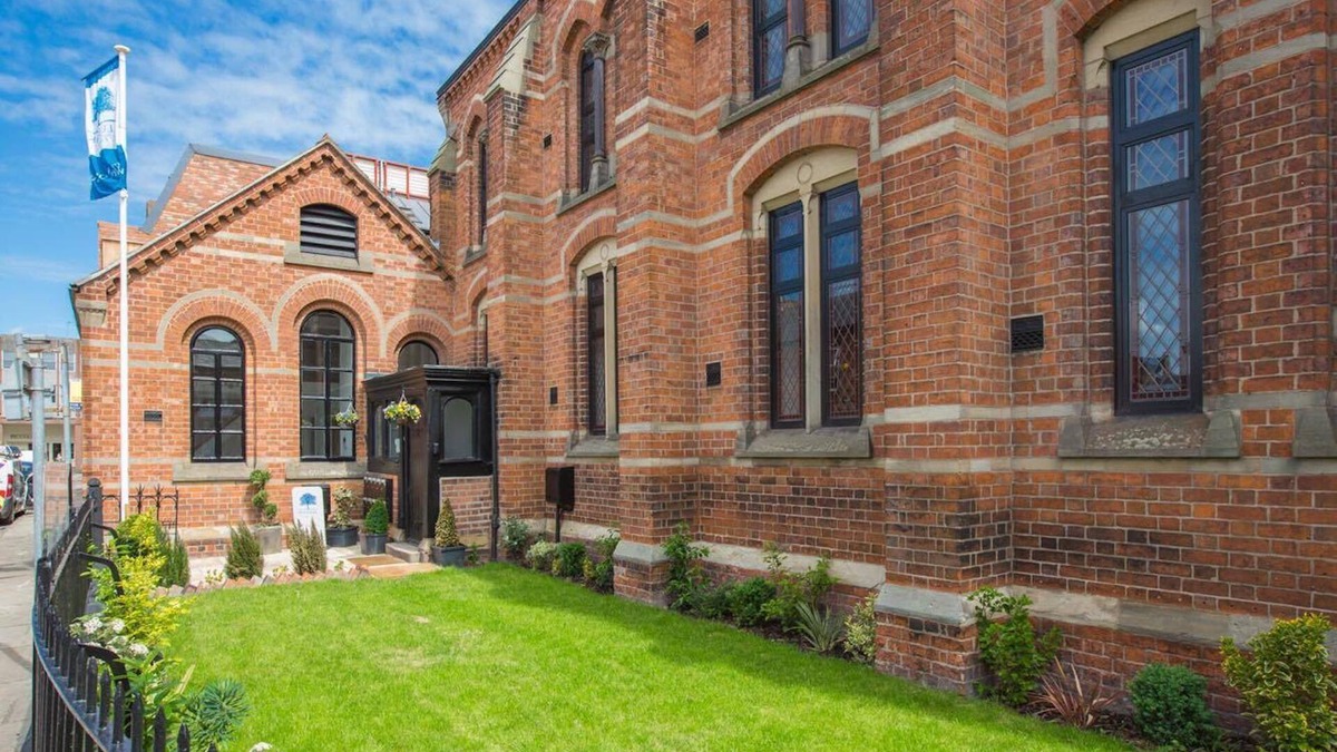 Chester Apartment | Luxury chapel apartment within Chester city walls.