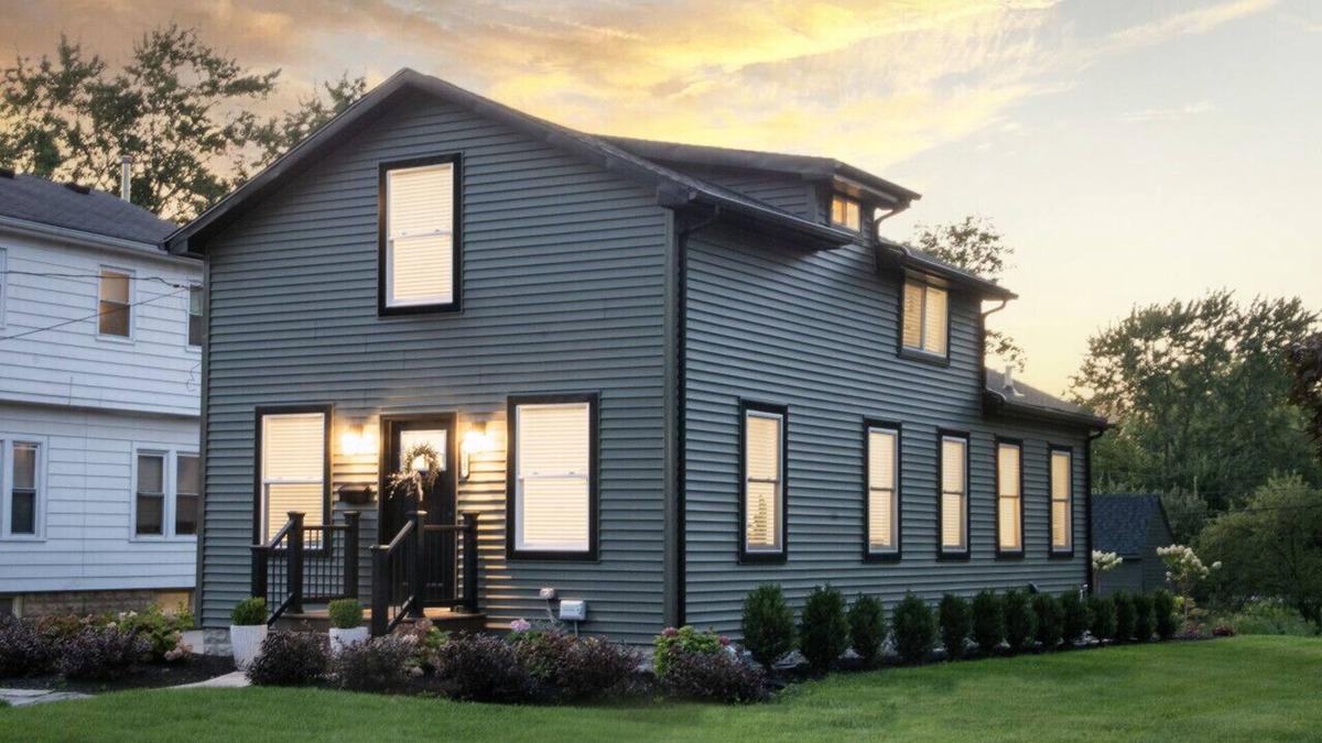 Perrysburg House | Luxury & Charm in Downtown Perrysburg!