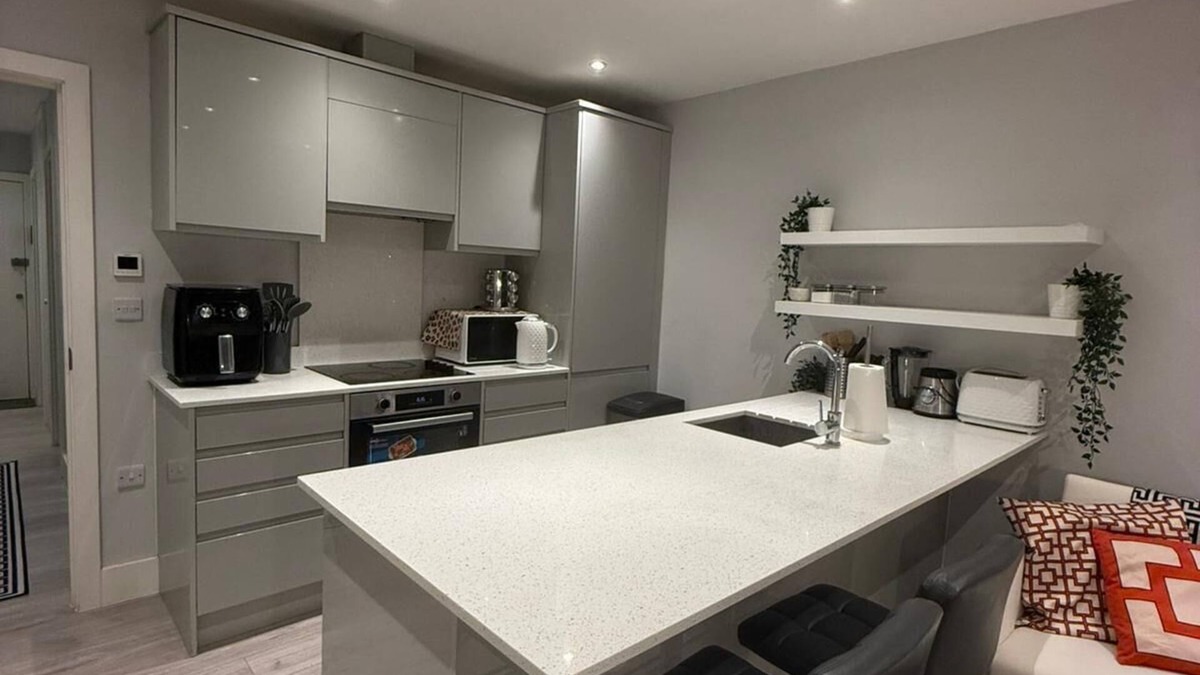 South Acton Apartment | Luxury Charming 1-bedroom apartment in lovely Acton with AC, WiFi