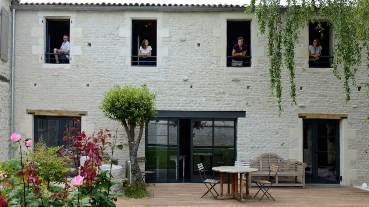 Marsilly House | Luxury, charming lodging 8km from La Rochelle & island of Ré, heated pool, sauna