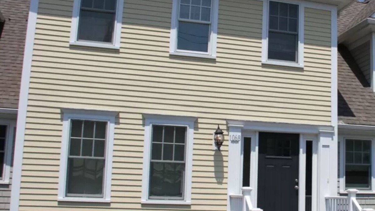 Chatham House | Luxury Chatham Town Home. Close to town & beaches!