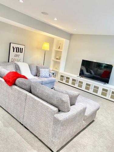 Chestermere Apartment | Luxury Chestermere Retreat