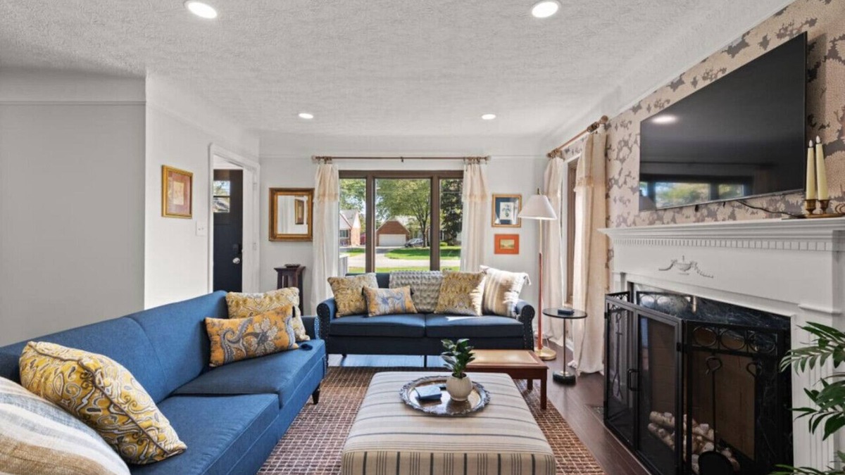 Parma Heights Apartment | Luxury Cleveland Home W/Fitness Equipment & Yard