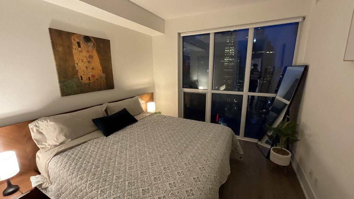 Toronto Entertainment District Condo | Luxury CN Tower Condo in the Heart of Toronto