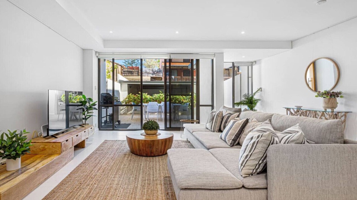 Cottesloe House | Luxury Coastal Townhouse: 130m to Cottesloe Beach!