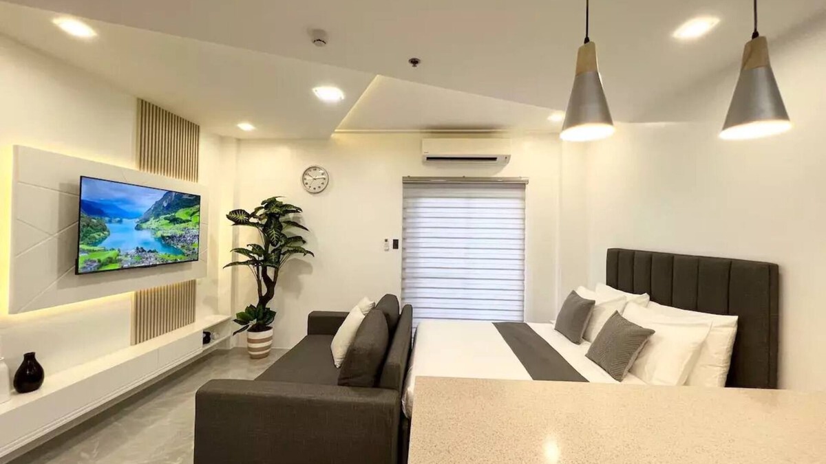 Malabanias Apartment | Luxury Cocoon near Fields Avenuenn