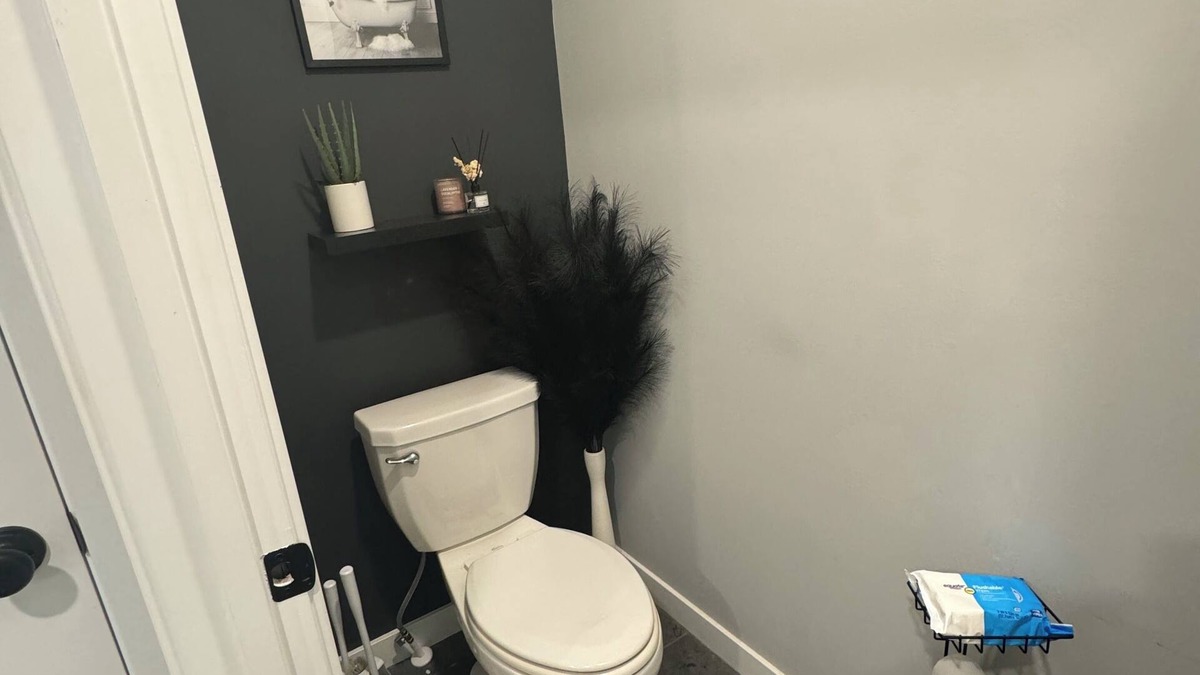 Raymore House | Luxury & Comfort 4-bedroom house with WiFi, GREAT for families & pets!