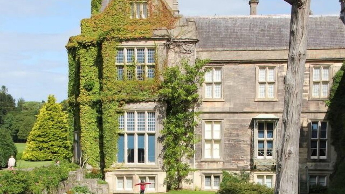 Killarney House | Luxury & Comfort By Lakes Of Killarney - ideal for large families or groups