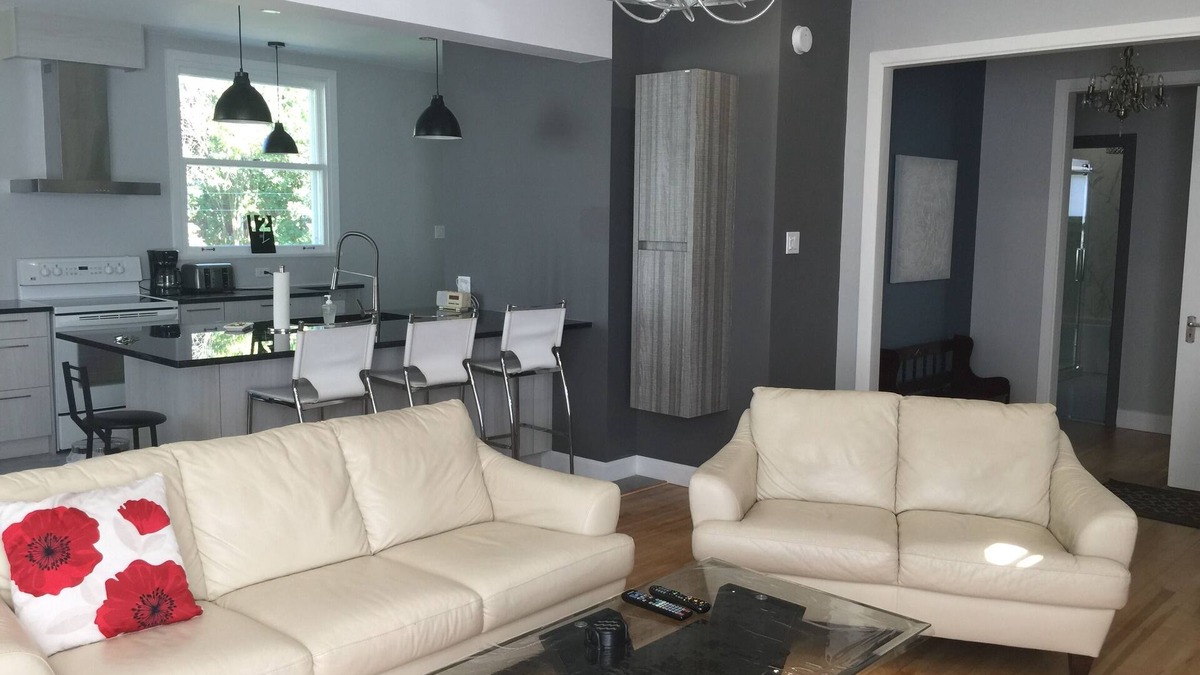 Desjardins House | Luxury comfort, LA CHIC