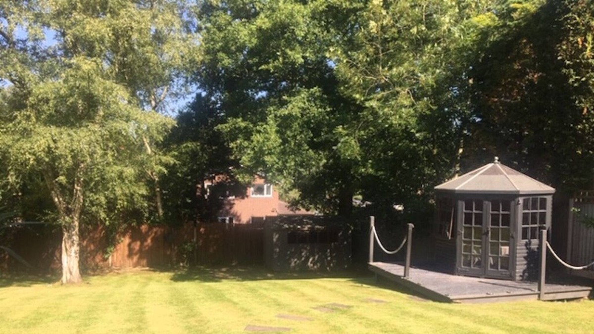 Sugnall Villa | Luxury & comfort. Like a boutique hotel. Gated, gardens, sauna, jacuzzi.