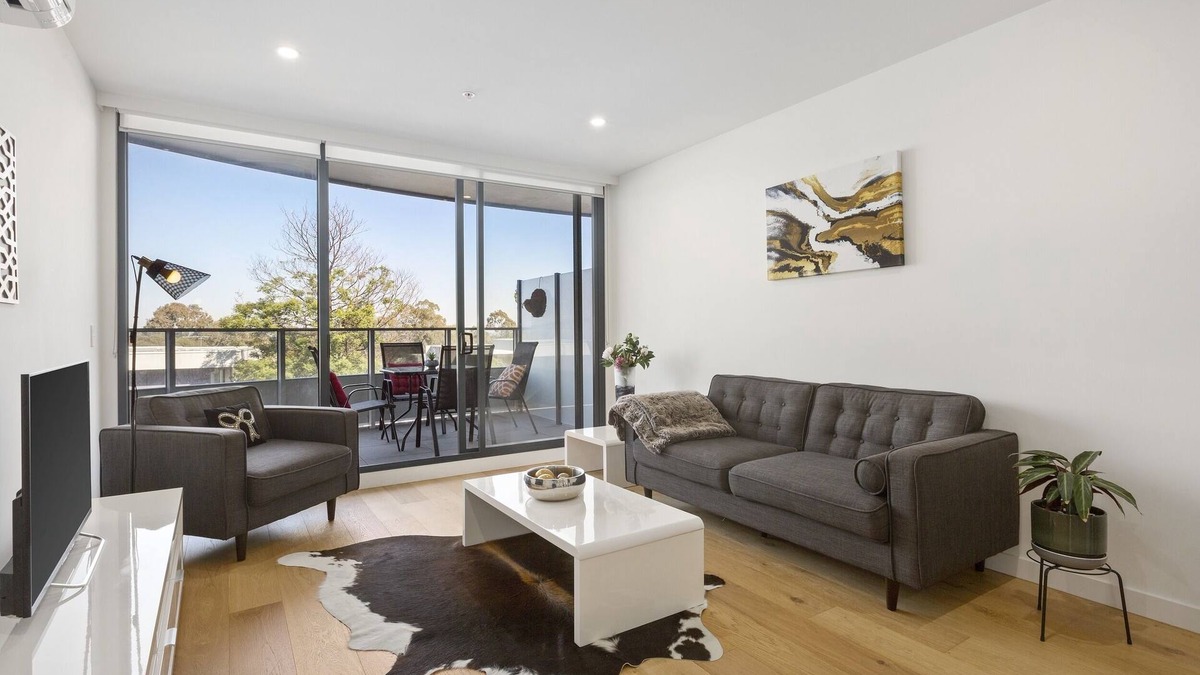 Bundoora Apartment | luxury, comfort, safety, close to shops & La Trobe Uni, secure parking Bundoora