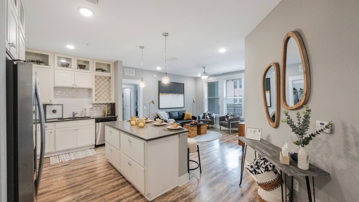 Carver City - Lincoln Gardens Apartment | Luxury & Comfort ~ WestShore Tampa ~ 4 mins to TPA