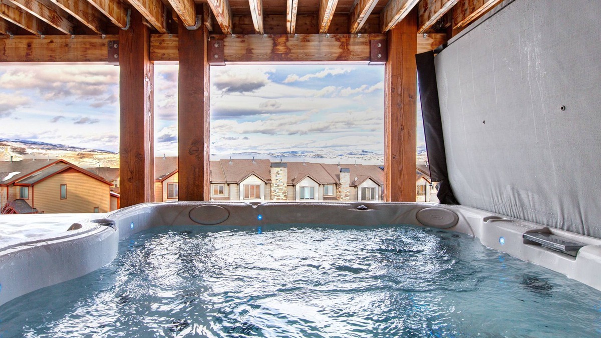 Bear Hollow Village House | Luxury Community Amenities, Great Location, 2 Living Rooms, Hot Tub + BBQ!