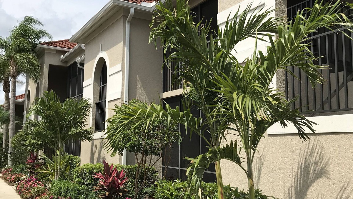 Naples Condo | Luxury condo, golf and country club lifestyle - Enjoy the sun and have fun!